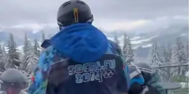 Із написом Sochi-2014: У Буковелі помітили куртку з російською символікою (відео) Із написом Sochi-2014: У Буковелі помітили куртку з російською символікою (відео)
