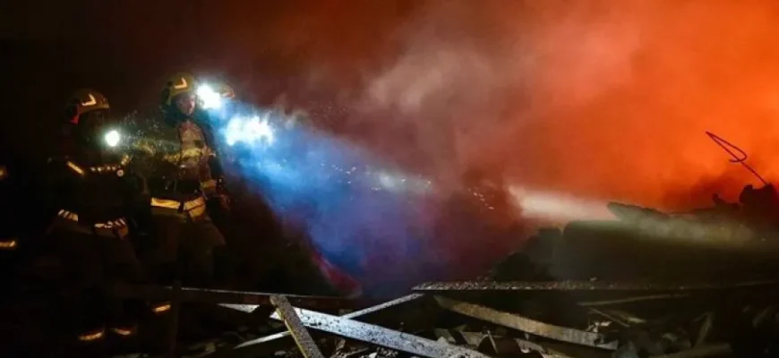 Кількість поранених унаслідок ворожої атаки на Київ зросла: показані фото наслідків Кількість поранених унаслідок ворожої атаки на Київ зросла: показані фото наслідків