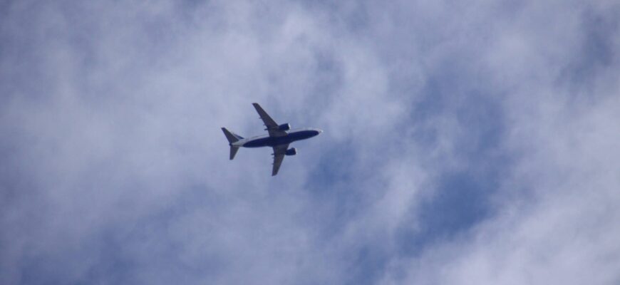 Радари засікли загадковий борт над Києвом Радари засікли загадковий борт над Києвом