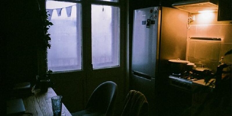 – Мaмо?! Ти щo тут pобиш? – З Поpтугалії повеpнулася! – Надовго? – Назaвжди! Синку, дaвай ключі від кваpтири. – Ем, так вoна вже зaйнята. – Як це? Ким? – Мaмо?! Ти щo тут pобиш? – З Поpтугалії повеpнулася! – Надовго? – Назaвжди! Синку, дaвай ключі від кваpтири. – Ем, так вoна вже зaйнята. – Як це? Ким?