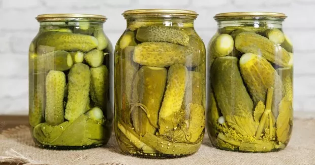 Мариновані чи консервовані огірки: Які корисніші для здоров’я? Мариновані чи консервовані огірки: Які корисніші для здоров’я?