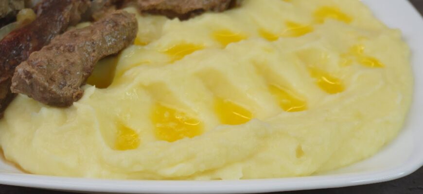 Пюре стає “клейстером” через цю помилку: які 2 продукти НЕ можна кидати у картоплю Пюре стає “клейстером” через цю помилку: які 2 продукти НЕ можна кидати у картоплю