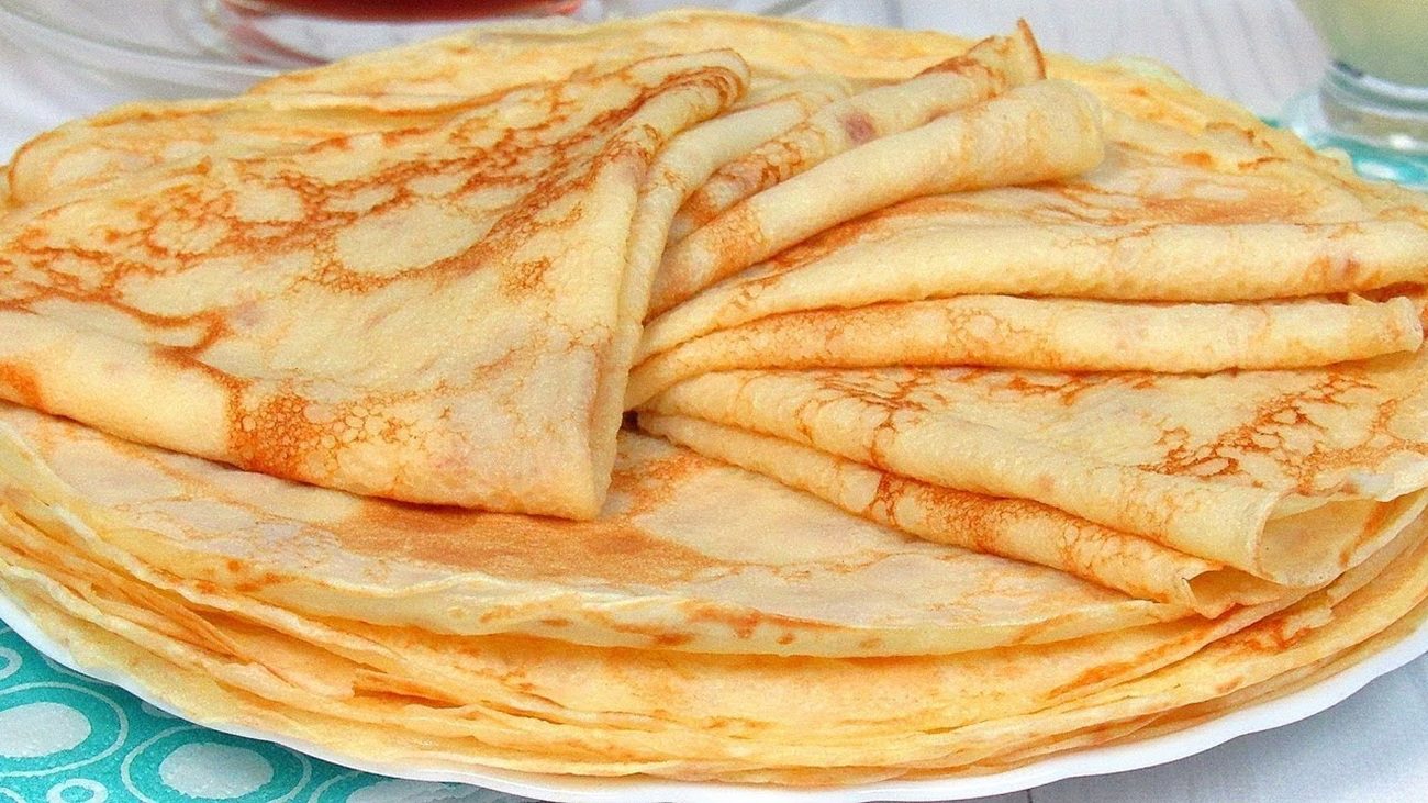 Рецепт універсальних млинців на воді та молоці