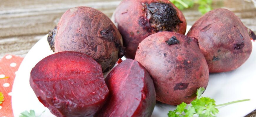 Ці 2 сорти буряка я раджу всім подругам: мʼякоть ніжна, колір насичений і жодних кілець Ці 2 сорти буряка я раджу всім подругам: мʼякоть ніжна, колір насичений і жодних кілець