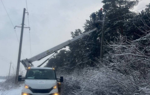 На Київщині перекрили дороги через відключення світла. В ОВА відповіли, що це не допоможе На Київщині перекрили дороги через відключення світла. В ОВА відповіли, що це не допоможе