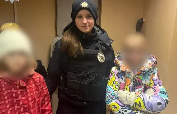 На щастя, поліція знайшла швидко: У Києві 9-річні подружки зібрали валізи та вирушили в “подорож” (фото) На щастя, поліція знайшла швидко: У Києві 9-річні подружки зібрали валізи та вирушили в “подорож” (фото)