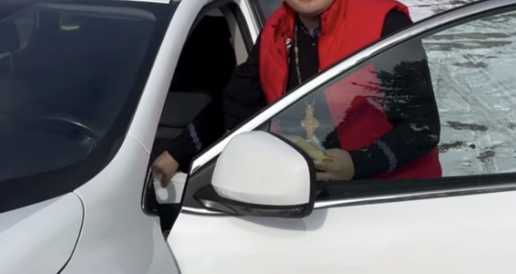 Наколядував собі. Отець-блогер з Тернополя Філюк розповів, звідки у нього новенький джип Наколядував собі. Отець-блогер з Тернополя Філюк розповів, звідки у нього новенький джип