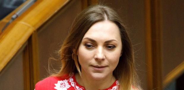 Нардепка грала в мобільному телефоні під час зустрічі з головою НАБУ (відео) Нардепка грала в мобільному телефоні під час зустрічі з головою НАБУ (відео)