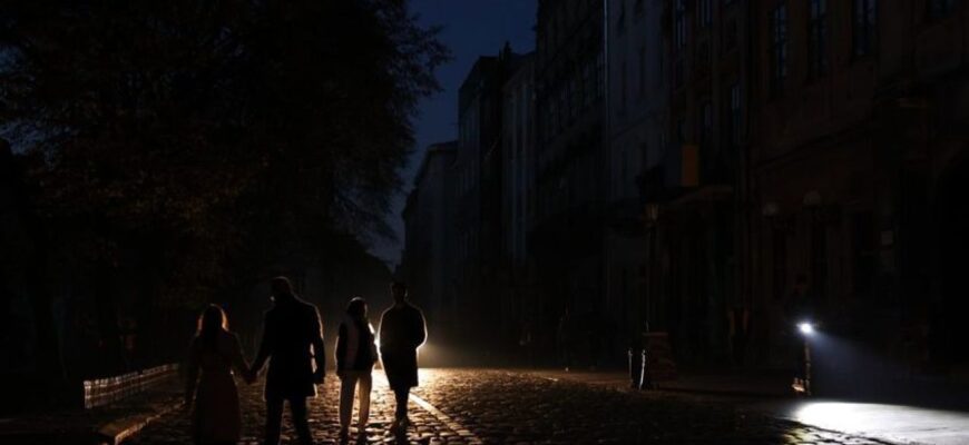 Світло у домівках вимикатимуть частіше: якими будуть графіки в Україні 14 січня Світло у домівках вимикатимуть частіше: якими будуть графіки в Україні 14 січня