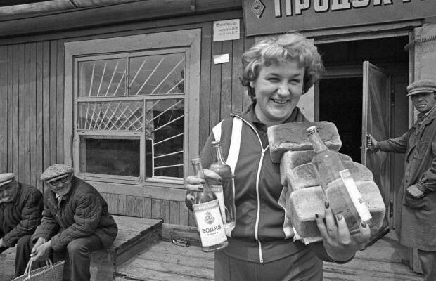 Нині це може здивувати! “Дикі” звички родом із СРСР, які мали всі Нині це може здивувати! “Дикі” звички родом із СРСР, які мали всі