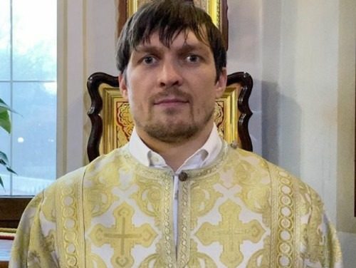 Усик відповів на критику за привітання з Різдвом 7 січня Усик відповів на критику за привітання з Різдвом 7 січня