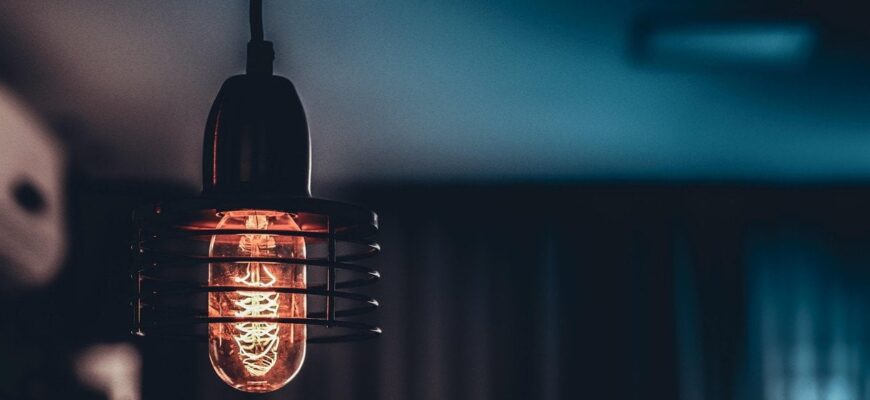 По всій Україні почалися аварійні відключення світла По всій Україні почалися аварійні відключення світла