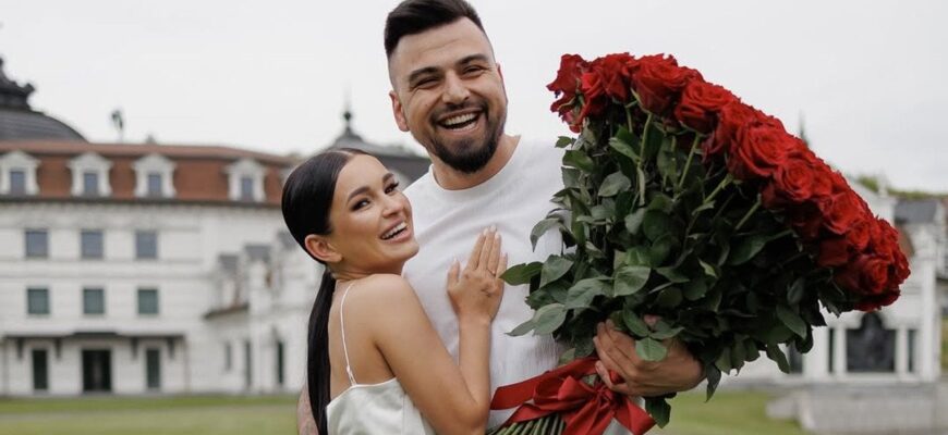 Популярний блогер Ігор Пустовіт розсекретив стать третьої дитини Популярний блогер Ігор Пустовіт розсекретив стать третьої дитини