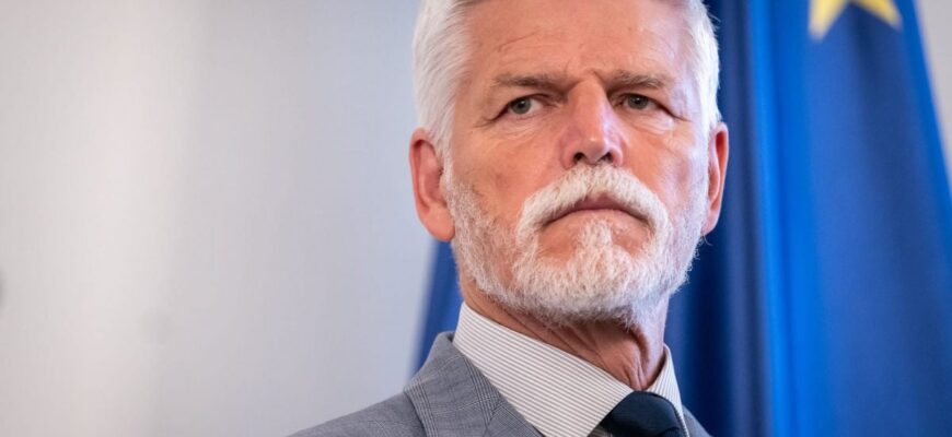 Президент Чехії Павло відреагував на образливу заяву про Зеленського чеського політика Окімури Президент Чехії Павло відреагував на образливу заяву про Зеленського чеського політика Окімури
