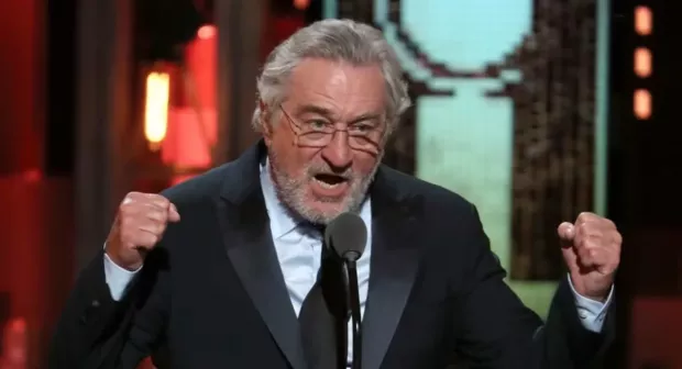 Проголосив солов’їною “Слава Україні!”: Роберт Де Ніро привітав всіх нас з Новим роком Проголосив солов’їною “Слава Україні!”: Роберт Де Ніро привітав всіх нас з Новим роком