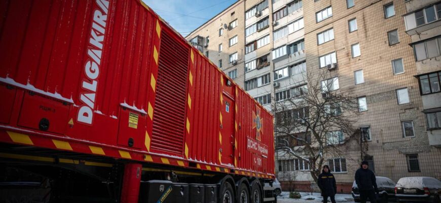 Блекаути та холод у квартирах після обстрілів: як уряд рятує енергосистему Блекаути та холод у квартирах після обстрілів: як уряд рятує енергосистему