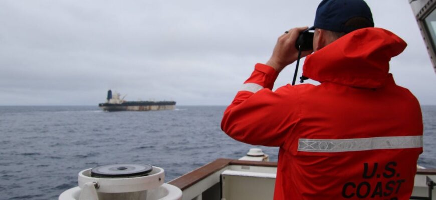 “Можете бігти, але вам не сховатися”, – армія США захопила ще один танкер “тіньового флоту” “Можете бігти, але вам не сховатися”, – армія США захопила ще один танкер “тіньового флоту”