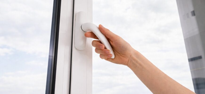 Ручка не закривається до кінця: як відремонтувати пластикове вікно, щоб з нього не дуло холодом Ручка не закривається до кінця: як відремонтувати пластикове вікно, щоб з нього не дуло холодом