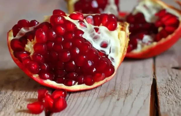 Розставлено крапки над “і”: Чи можна їсти гранат з кісточками Розставлено крапки над “і”: Чи можна їсти гранат з кісточками