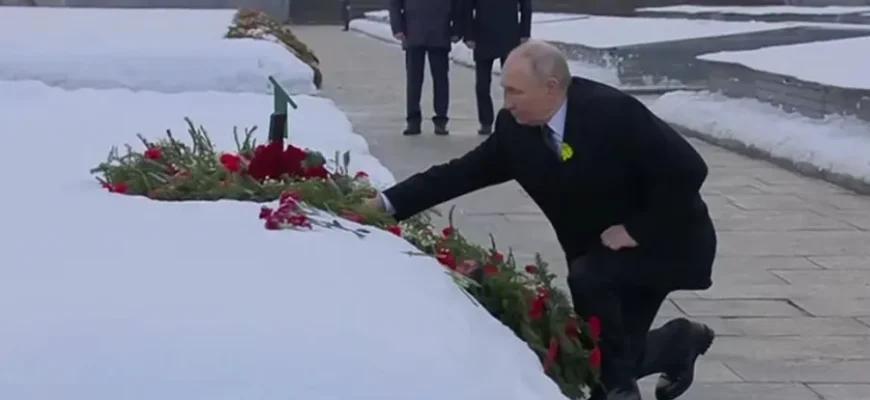 Самотність диктатора: Путін ізолювався від людей навіть на кладовищі. ФОТО Самотність диктатора: Путін ізолювався від людей навіть на кладовищі. ФОТО