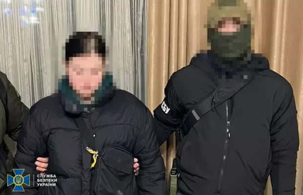 СБУ затримала російську агентку, яка коригувала балістичні удари по ТЕЦ Києва (фото) СБУ затримала російську агентку, яка коригувала балістичні удари по ТЕЦ Києва (фото)