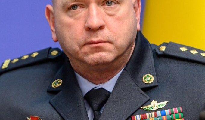 Втративши годівницю, ексглава ДПСУ Дейнеко раптово списався з військової служби, – журналіст Втративши годівницю, ексглава ДПСУ Дейнеко раптово списався з військової служби, – журналіст