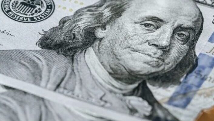 Долар рекордно подорожчав, євро злетів слідом: новий курс валют на 7 січня Долар рекордно подорожчав, євро злетів слідом: новий курс валют на 7 січня