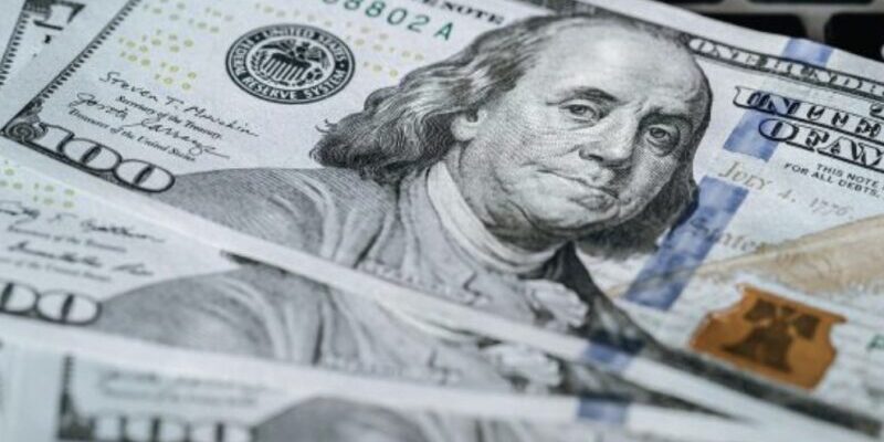 Вартість долара в обмінниках перевищила 43 гривні Вартість долара в обмінниках перевищила 43 гривні