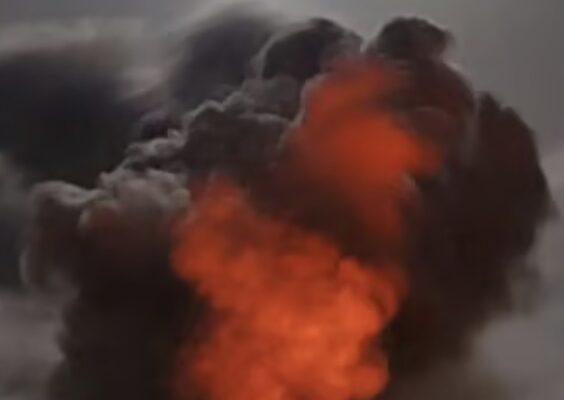 Тривога по всій Україні: монітори писали про загрозу удару “Орешником”, лунали вибухи Тривога по всій Україні: монітори писали про загрозу удару “Орешником”, лунали вибухи