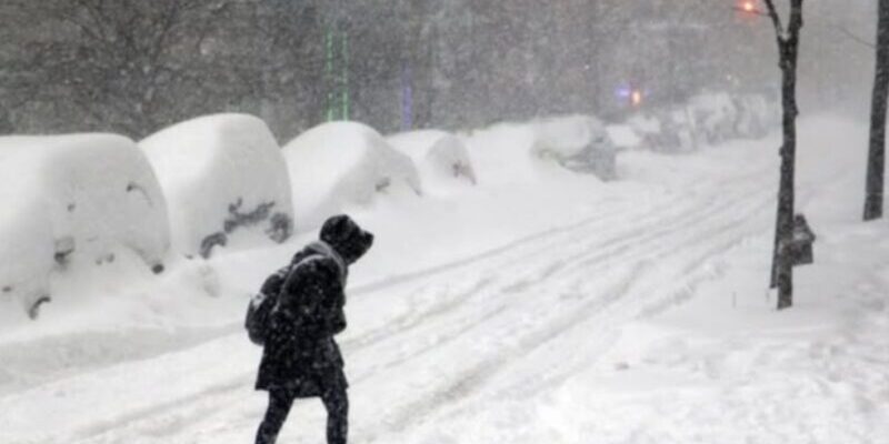 Всю країну паралізувала страшна негода: снігові заметілі та люті морозu Всю країну паралізувала страшна негода: снігові заметілі та люті морозu