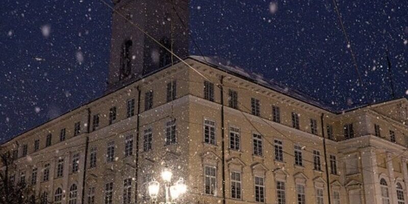 Світла нема 15 годин: у Львові закриваються ресторани Світла нема 15 годин: у Львові закриваються ресторани