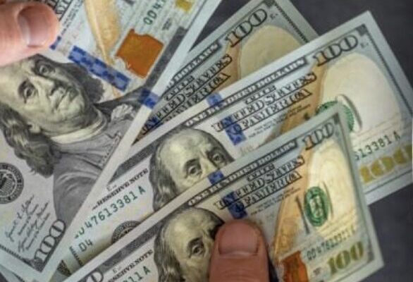 Долар і євро раптово обвалилися: новий курс валют на 20 січня Долар і євро раптово обвалилися: новий курс валют на 20 січня