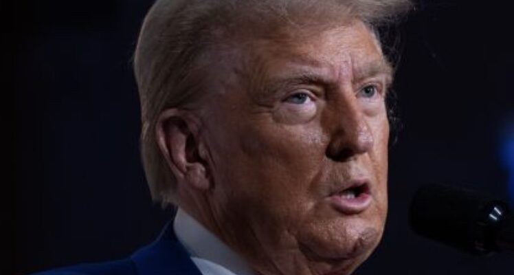 У Трампа змінили плани по Гренландії через можливу загрозу імпічменту, – Reuters У Трампа змінили плани по Гренландії через можливу загрозу імпічменту, – Reuters