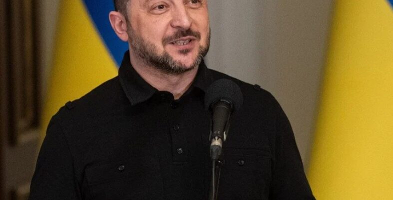 «Абсолютно різні люди виїхали» Зеленський висловився про чоловіків, які втекли за кордон під час війни «Абсолютно різні люди виїхали» Зеленський висловився про чоловіків, які втекли за кордон під час війни