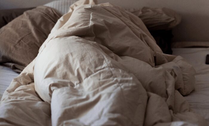 Господині розповіли, навіщо витримувати ковдри на морозі