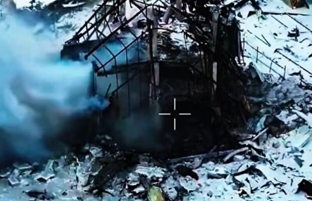 “Смертельна доставка”: Українські нацгвардійці занесли вибухівку прямо в підвал до окупантів (відео) “Смертельна доставка”: Українські нацгвардійці занесли вибухівку прямо в підвал до окупантів (відео)