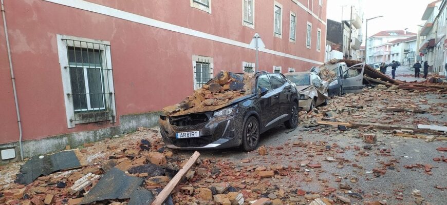 Смертоносний шторм накрив одну з країн Європи: є загuблі, паралізовано дороги і масові блекаути Смертоносний шторм накрив одну з країн Європи: є загuблі, паралізовано дороги і масові блекаути