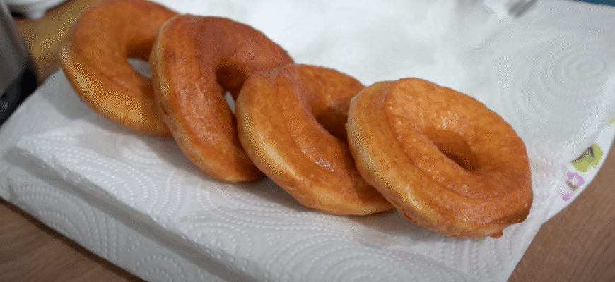 З 1 рецепту – миска м’яких пончиків без брудних рук: пишні, ароматні, смакота для 8 осіб одразу З 1 рецепту – миска м’яких пончиків без брудних рук: пишні, ароматні, смакота для 8 осіб одразу