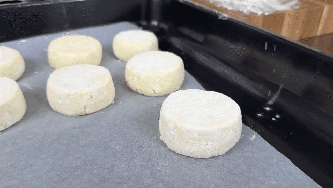 Кулінар розкрив секрет ідеальних сирників: виходять із першого разу