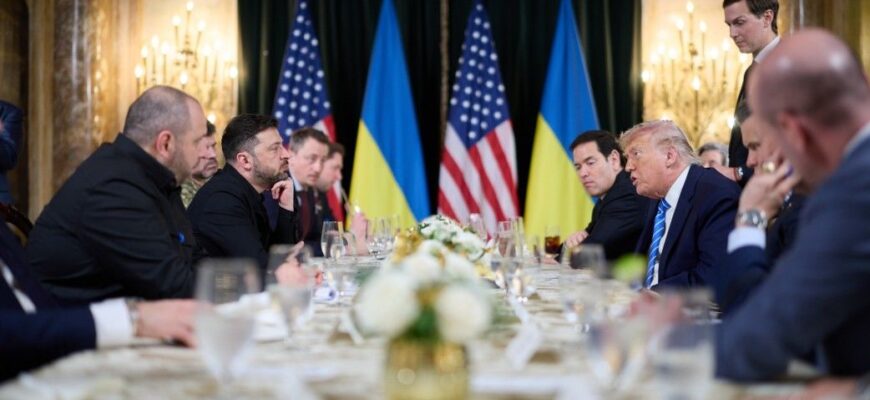 Трамп знову заявив, що Зеленський не має карт: “У нього залишилося тільки одне” Трамп знову заявив, що Зеленський не має карт: “У нього залишилося тільки одне”