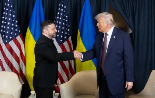 Трамп висловився про зустріч із Зеленським: “Він хоче укласти угоду” Трамп висловився про зустріч із Зеленським: “Він хоче укласти угоду”
