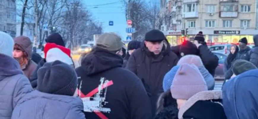 У Хмельницькому мітингували через відключення електроенергії: протест ледь не завершився стріляниною і вибухом У Хмельницькому мітингували через відключення електроенергії: протест ледь не завершився стріляниною і вибухом