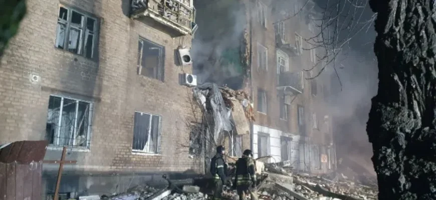 У Кривому Розі загинула людина та збільшилась кількість постраждалих від ракетної атаки. ФОТО У Кривому Розі загинула людина та збільшилась кількість постраждалих від ракетної атаки. ФОТО