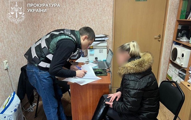 У Києві матір нещадно била 9-річного сина, морила голодом та змушувала голим спати у туалеті У Києві матір нещадно била 9-річного сина, морила голодом та змушувала голим спати у туалеті