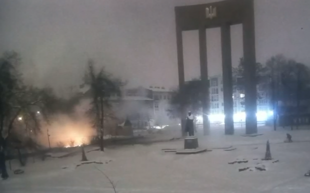 У Львові російський дронвпав біля пам’ятника Степану Бандері (відео) У Львові російський дронвпав біля пам’ятника Степану Бандері (відео)