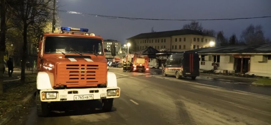 У Москві палає підстанція в історичному районі (відео) У Москві палає підстанція в історичному районі (відео)
