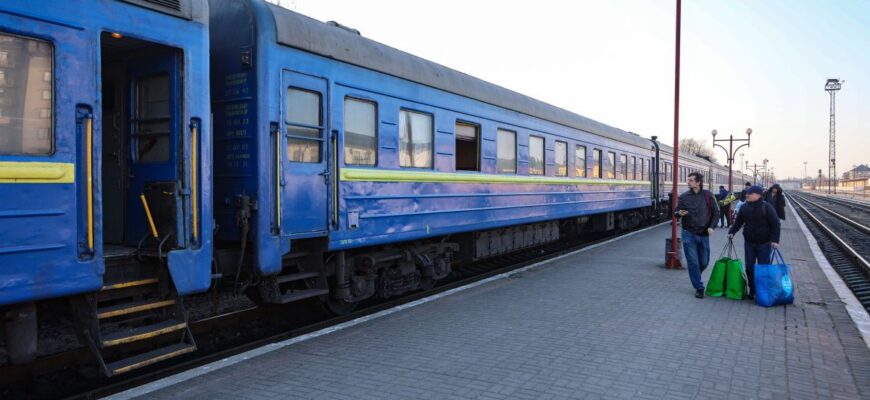 “УЗ” обмежила рух потягів між великими містами: на маршрутах фіксують російські дрони “УЗ” обмежила рух потягів між великими містами: на маршрутах фіксують російські дрони