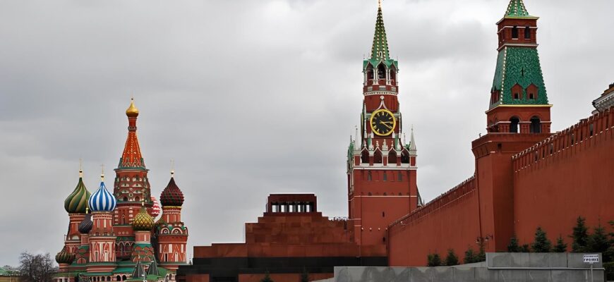 У Кремлі нервують: Україна та Захід почали з двох сторін знищувати тіньовий флот Росії – The Economist У Кремлі нервують: Україна та Захід почали з двох сторін знищувати тіньовий флот Росії – The Economist