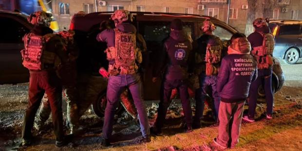 В Одесі затримали працівників ТЦК, які викрали чоловіка і вимагали у нього тисяч В Одесі затримали працівників ТЦК, які викрали чоловіка і вимагали у нього тисяч