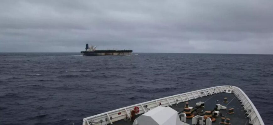 У РФ перервали мовчання після захоплення армією США російського танкера в Атлантиці У РФ перервали мовчання після захоплення армією США російського танкера в Атлантиці